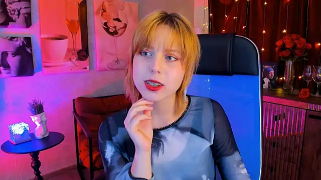 Snapshot of VivienneHebert chatting on April 2026 09:52:01 AM VivienneHebert online show from April 2026 09:52:01 AM