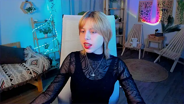 Snapshot of VivienneHebert chatting on April 2026 12:29:02 PM VivienneHebert online show from April 2026 12:29:02 PM