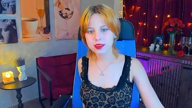 Snapshot of VivienneHebert chatting on April 2026 10:21:02 AM VivienneHebert online show from April 2026 10:21:02 AM