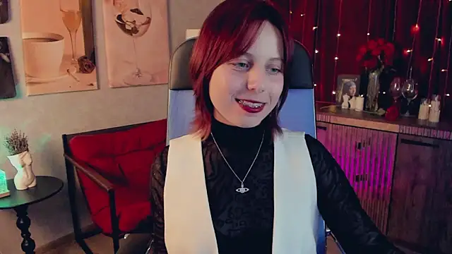 Snapshot of VivienneHebert chatting on May 2026 12:57:02 PM VivienneHebert online show from May 2026 12:57:02 PM