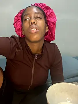petite bee online show from May 2026 04:42:02 AM