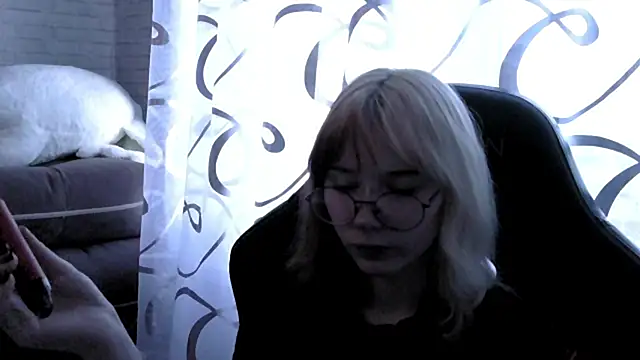 Snapshot of Vi_Nika chatting on April 2026 01:40:01 PM Vi Nika online show from April 2026 01:40:01 PM