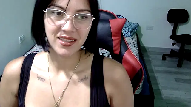 Snapshot of Bandida553 chatting on June 2026 11:20:02 PM Bandida553 online show from June 2026 11:20:02 PM
