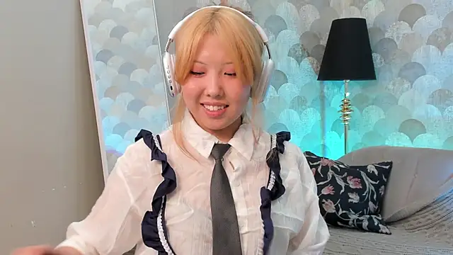 AzureMimi online show from April 2026 02:08:02 PM