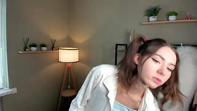 Snapshot of Peaches_Peaches chatting on May 2026 09:36:01 AM Peaches Peaches online show from May 2026 09:36:01 AM