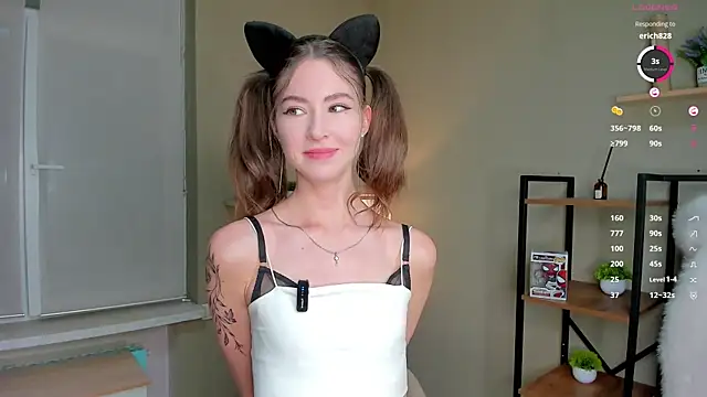 Snapshot of Peaches_Peaches chatting on May 2026 04:37:01 PM Peaches Peaches online show from May 2026 04:37:01 PM