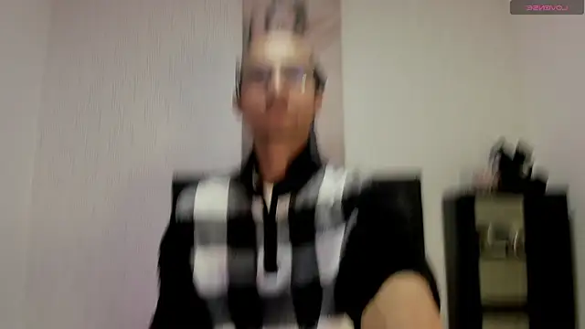 Snapshot of Oliver_Goldberg chatting on April 2026 02:11:02 PM Oliver Goldberg online show from April 2026 02:11:02 PM