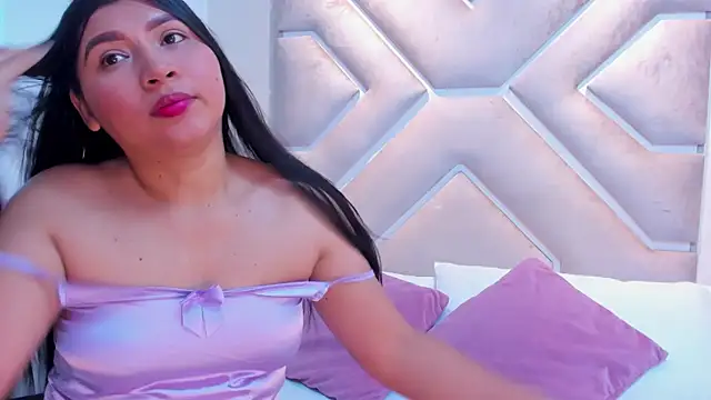 Lunaa Queen  online show from April 2026 07:47:01 PM