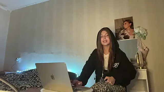 Alice Princesz online show from April 2026 05:40:01 PM