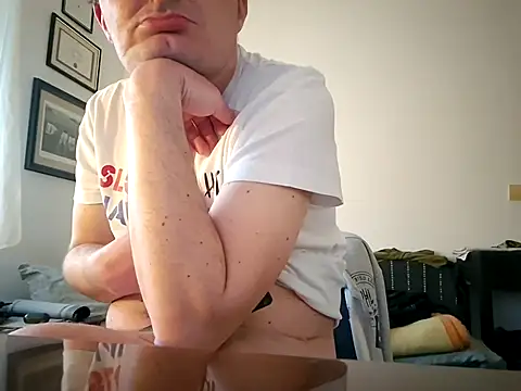 Snapshot of matteopeder chatting on April 2026 04:24:01 PM matteopeder online show from April 2026 04:24:01 PM