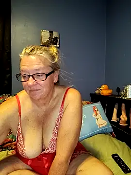 Snapshot of RavensLove chatting on May 2026 12:28:02 AM RavensLove online show from May 2026 12:28:02 AM