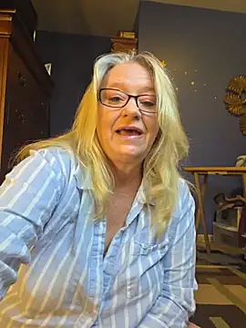 Snapshot of RavensLove chatting on July 2026 08:00:01 PM RavensLove online show from July 2026 08:00:01 PM
