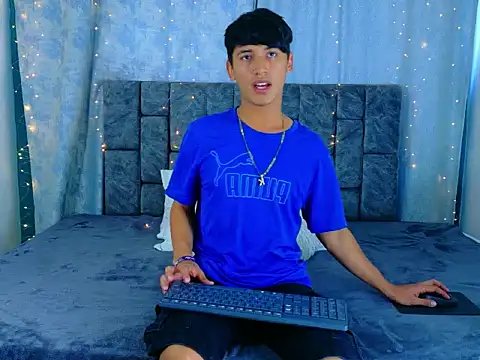 Snapshot of IhanKing chatting on May 2026 07:30:02 PM IhanKing online show from May 2026 07:30:02 PM