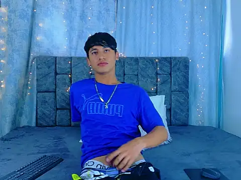 Snapshot of IhanKing chatting on May 2026 07:43:01 PM IhanKing online show from May 2026 07:43:01 PM