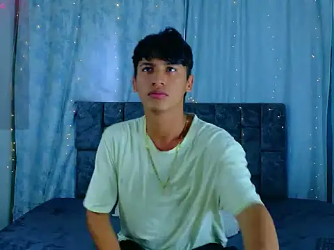 Snapshot of IhanKing chatting on May 2026 07:33:01 PM IhanKing online show from May 2026 07:33:01 PM