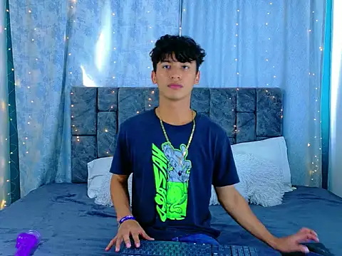 Snapshot of IhanKing chatting on May 2026 07:33:01 PM IhanKing online show from May 2026 07:33:01 PM