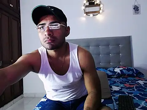 zeussexyhot online show from April 2026 03:52:01 AM