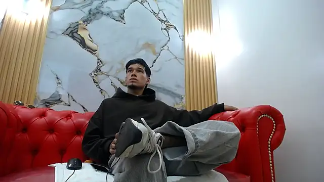 Snapshot of Tittan_Maxxx_ chatting on April 2026 07:53:01 PM Tittan Maxxx online show from April 2026 07:53:01 PM