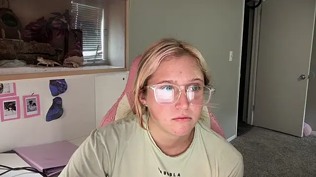 Snapshot of MUSCLEMOMMY1365 chatting on May 2026 07:09:02 PM MUSCLEMOMMY1365 online show from May 2026 07:09:02 PM