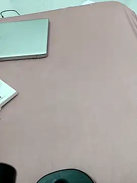 Snapshot of Labury chatting on April 2026 08:32:01 AM Labury online show from April 2026 08:32:01 AM