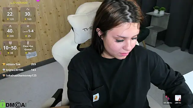 nicolewoss online show from June 2026 10:15:01 AM