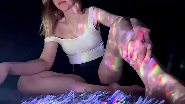 Skinny girl  online show from April 2026 09:39:33 PM