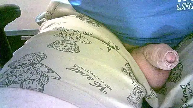 Snapshot of FantastickBombastick chatting on April 2026 12:47:01 PM FantastickBombastick online show from April 2026 12:47:01 PM