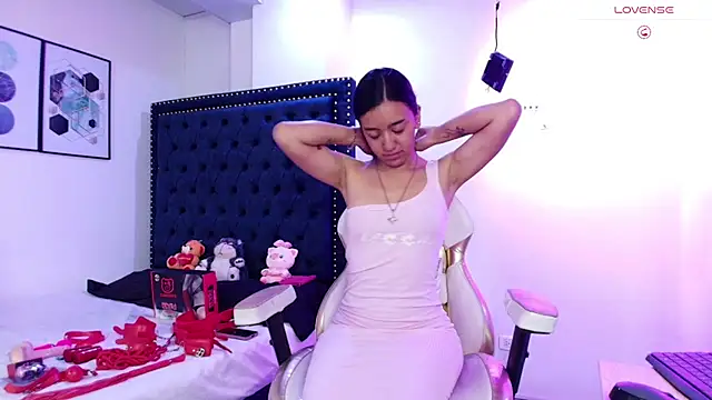 Snapshot of Zoe_M00n chatting on June 2026 01:15:02 PM Zoe M00n online show from June 2026 01:15:02 PM