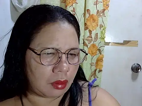 Snapshot of HottyCurlyPeanut chatting on April 2026 02:31:01 PM HottyCurlyPeanut online show from April 2026 02:31:01 PM