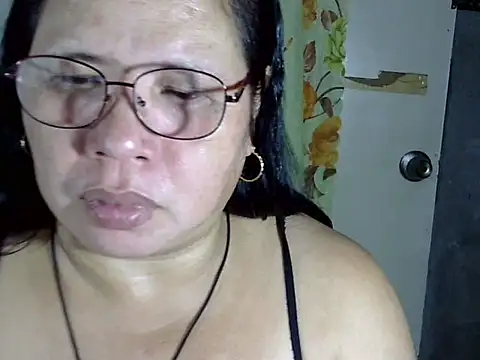 Snapshot of HottyCurlyPeanut chatting on April 2026 01:57:02 PM HottyCurlyPeanut online show from April 2026 01:57:02 PM
