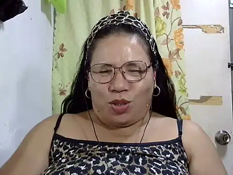 Snapshot of HottyCurlyPeanut chatting on June 2026 05:26:02 PM HottyCurlyPeanut online show from June 2026 05:26:02 PM