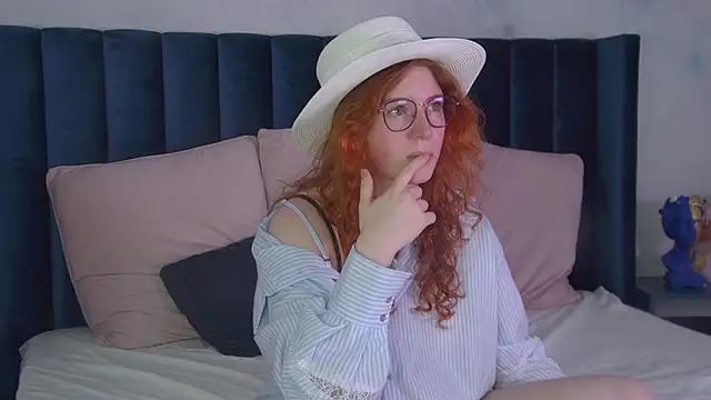 Snapshot of LauraDennis chatting on May 2026 04:36:02 PM LauraDennis online show from May 2026 04:36:02 PM
