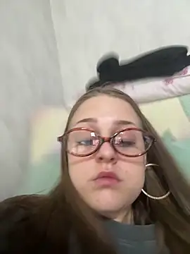 Snapshot of Shannon_Van chatting on April 2026 03:46:01 AM Shannon Van online show from April 2026 03:46:01 AM