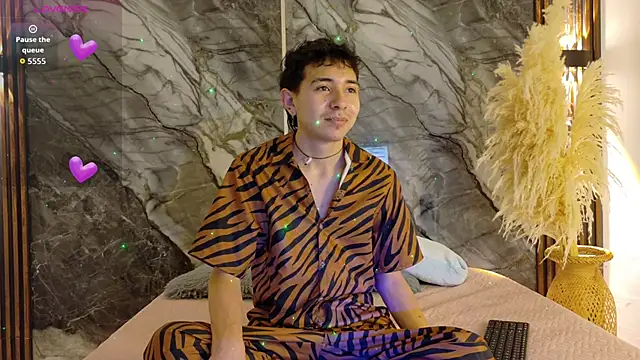 NoahWalker   online show from June 2026 10:51:02 AM