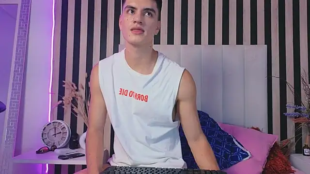 LeoTease online show from April 2026 07:20:01 PM
