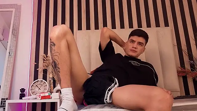 LeoTease online show from May 2026 04:36:01 PM