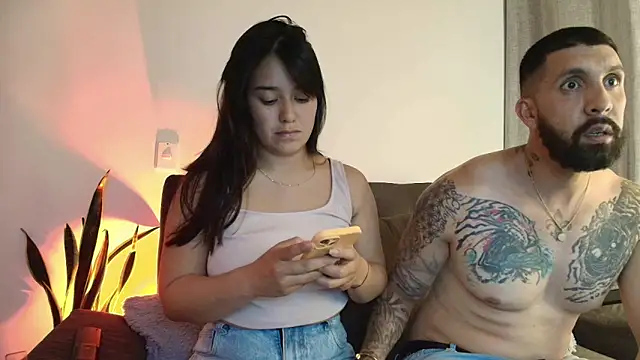 Snapshot of Alyssa_and_DAngelo chatting on June 2026 03:20:02 AM Alyssa and DAngelo online show from June 2026 03:20:02 AM