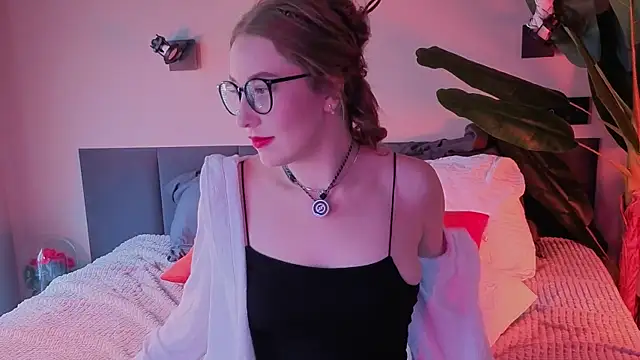 Snapshot of ShowmeYourfetish chatting on June 2026 04:18:02 AM ShowmeYourfetish online show from June 2026 04:18:02 AM