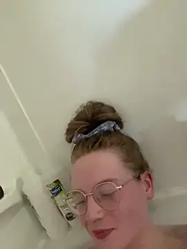 skyerose11 online show from April 2026 06:03:02 PM