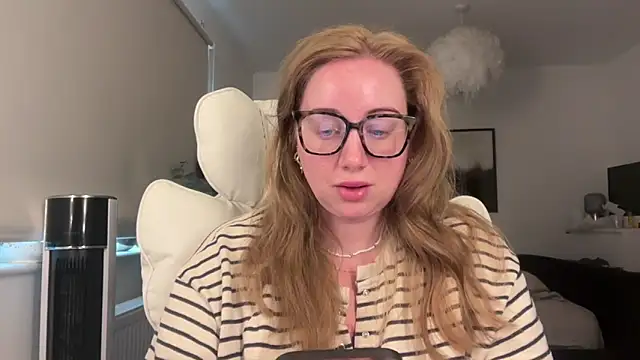Snapshot of arielsweetieee chatting on May 2026 06:08:02 AM arielsweetieee online show from May 2026 06:08:02 AM