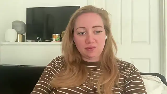 arielsweetieee online show from July 2026 09:01:02 AM