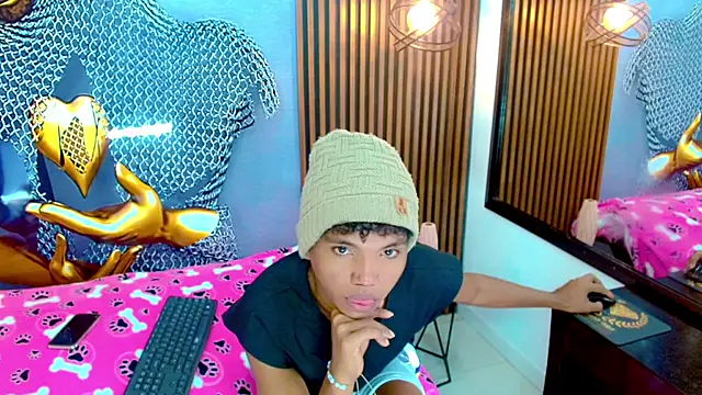 Chris Hott online show from May 2026 07:09:02 PM