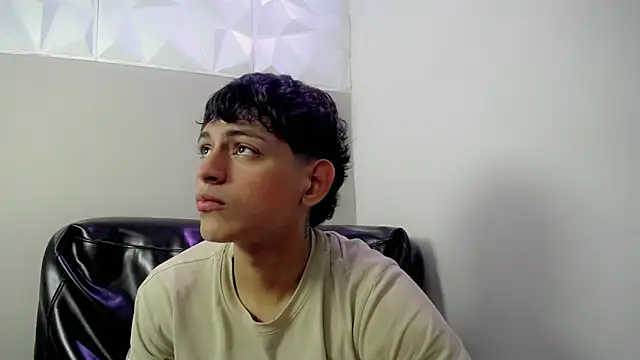 Snapshot of Yosepp_cum chatting on April 2026 03:43:01 AM Yosepp cum online show from April 2026 03:43:01 AM