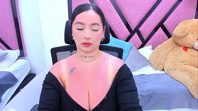 Snapshot of MiaaCastroo chatting on May 2026 02:40:02 AM MiaaCastroo online show from May 2026 02:40:02 AM