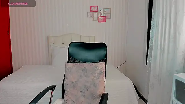 hottie emma james online show from April 2026 12:54:02 AM