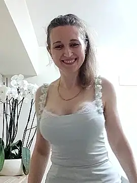 irresistibelle online show from May 2026 08:03:02 PM