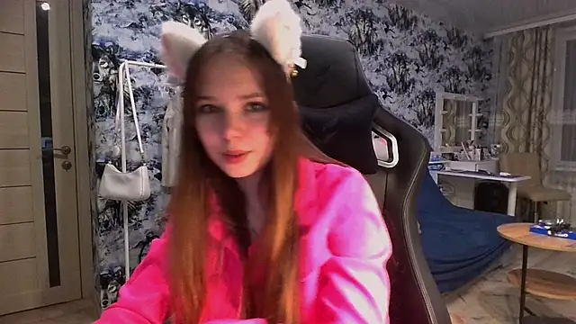 Snapshot of Princess_Mira chatting on June 2026 08:21:01 PM Princess Mira online show from June 2026 08:21:01 PM