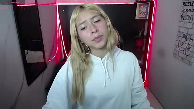 Snapshot of nancy_blonde chatting on July 2026 12:10:01 PM nancy blonde online show from July 2026 12:10:01 PM