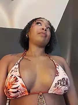 Snapshot of Chloe_LaurentXXX chatting on May 2026 04:46:02 PM Chloe LaurentXXX online show from May 2026 04:46:02 PM