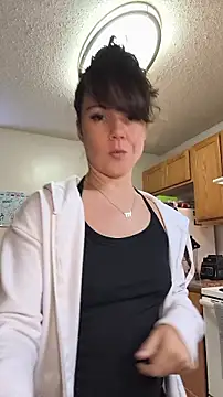 Snapshot of BaileyMFox chatting on June 2026 10:43:01 PM BaileyMFox online show from June 2026 10:43:01 PM